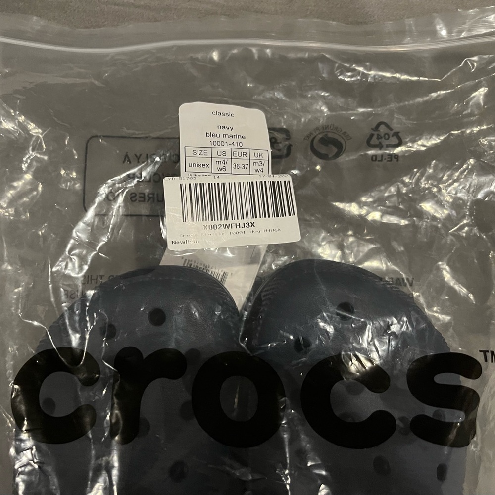 CROCS  Classic Rubber Clogs Navy Blue Size M(4) W(6) NWT - Picture 8 of 9